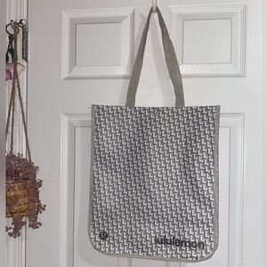lululemon athletica Gray & White Patterned Tote Bag